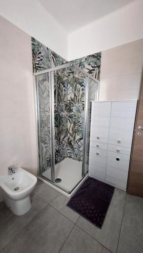a bathroom with a shower and a toilet at Sesto Piano Apartment in Asti