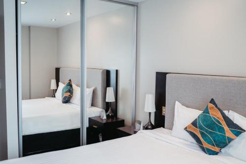 Ένα ή περισσότερα κρεβάτια σε δωμάτιο στο Auckland City Hotel - Hobson St