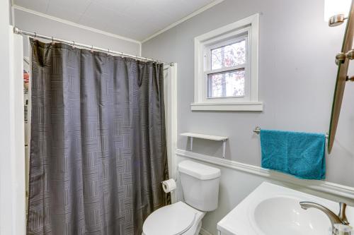Φωτογραφία από το άλμπουμ του Lakefront Highland Home with Private Fishing Dock! σε Hardy