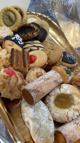 a tray filled with lots of different types of donuts at B&B Casa Tua in Venafro