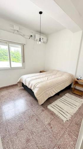 a bedroom with a bed in a white room at Temporarios Calle Formosa in Resistencia