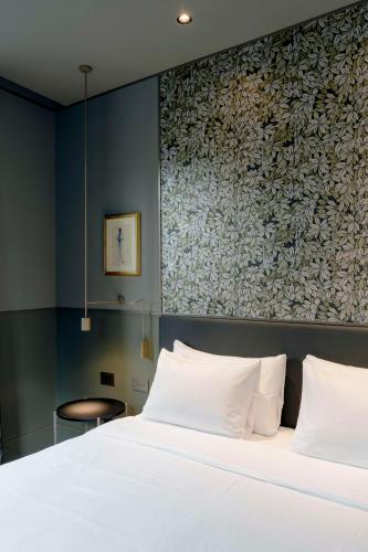 Postel nebo postele na pokoji v ubytování Radisson Collection Hotel, Roma Antica