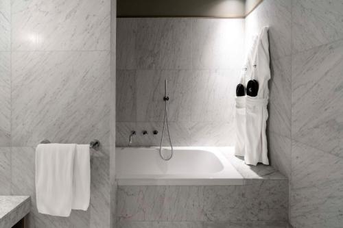 Koupelna v ubytování Radisson Collection Hotel, Roma Antica