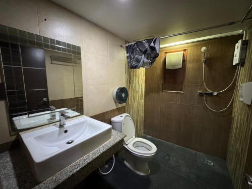 Ένα μπάνιο στο MrMac's Place