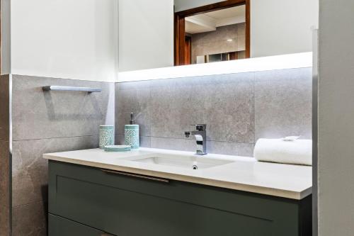 Un baño de Heavenly Hideaway at Lovedale with Private Pool and Spa