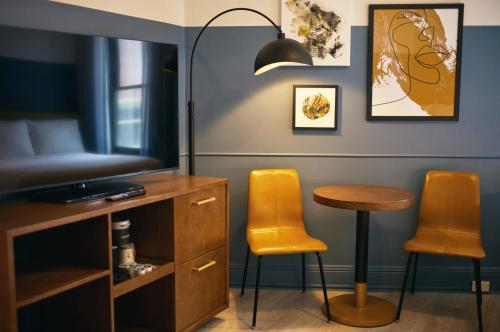 a bedroom with a desk and two chairs and a table at Hotel Julian in San Francisco