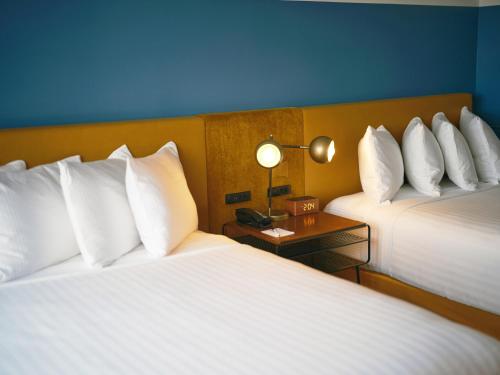 a hotel room with two beds with white pillows at Hotel Julian in San Francisco