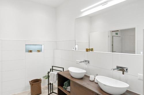 a bathroom with two sinks and a mirror at Premium 24h SmartApart Modern mit Smarthome zentral-Welcome drink inkl in Tettnang