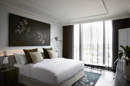 Una cama o camas en una habitación de Hotel Chadstone Melbourne MGallery Collection