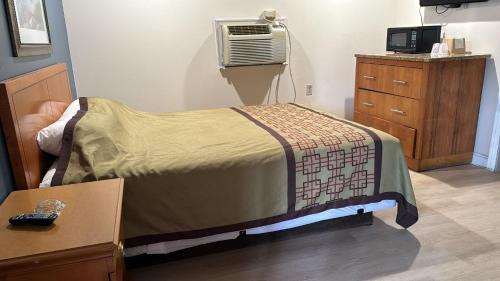 a bedroom with a bed and a air conditioner at FOUR OAKS in Conway