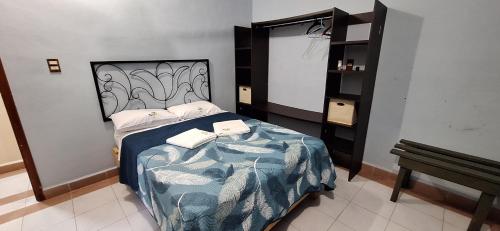 Кровать или кровати в номере Departamentos el Mango