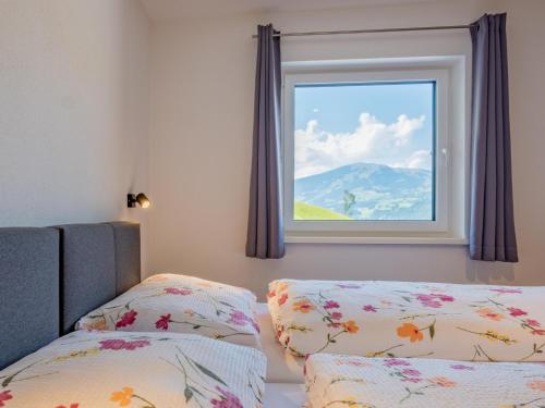a bedroom with two beds and a window at Hoferlitzlhubgut in Mittersill
