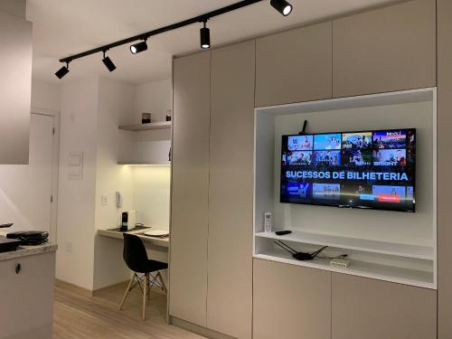 TV a/nebo společenská místnost v ubytování Ap Liberdade Mobi One cd 607