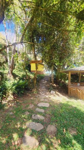 a path in a yard with a tree and a building at Hospedajes Richie Eco Camp in Providencia
