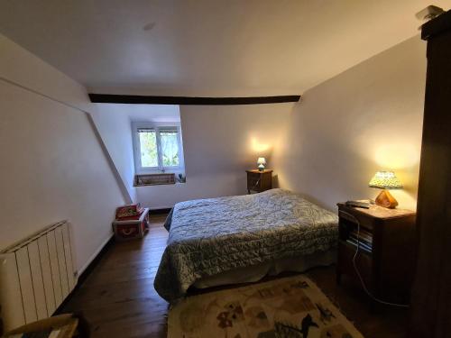 a small bedroom with a bed and a window at Charmante maison dans le Parc de la Brenne, idéale pour familles avec jardin, proche zoo et activités nature - FR-1-591-83 in Pouligny-Saint-Pierre