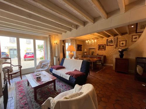 Photo de la galerie de l'établissement Maison de charme avec jardin et parking, proche Château & Zoo de Beauval - FR-1-591-160, à Bouges-le-Château