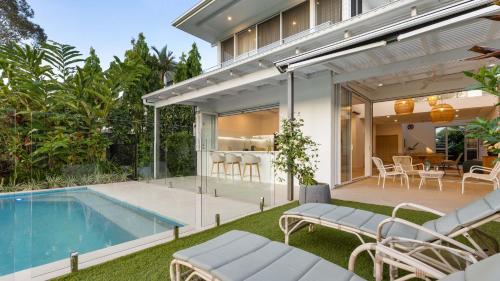 Bazén v ubytování Escape Villas Port Douglas nebo v jeho okolí