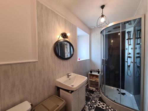 a bathroom with a sink and a shower at Maison de campagne en Berry, proche de La Châtre et George Sand, cour, jardin privé, tout inclus - FR-1-591-368 in Verneuil-sur-Igneraie
