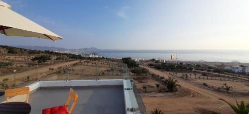 a view of a beach and the ocean from a building at CASA DE PLAYA Durante todo el año in Punta Negra
