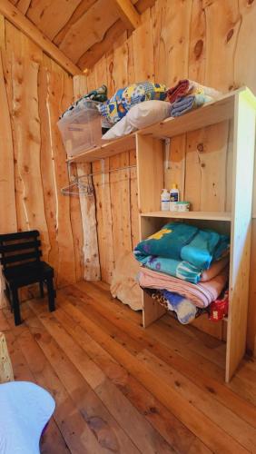 a room with two bunk beds in a wooden cabin at Hospedajes Richie Eco Camp in Providencia