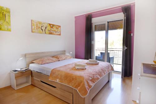Apartments with WiFi Umag - 22377