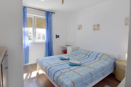 Apartments with WiFi Umag - 22377