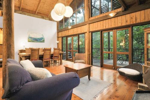 Un lugar para sentarse en Kuranda Rainforest Chalet