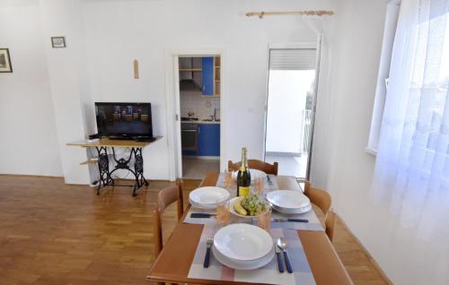 Apartments with WiFi Umag - 22353