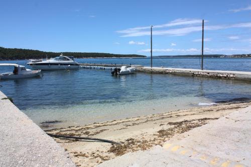 Apartments by the sea Barbat, Rab - 22366