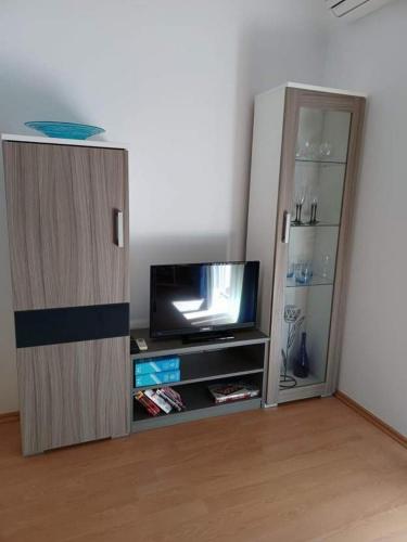 Apartments by the sea Barbat, Rab - 22366