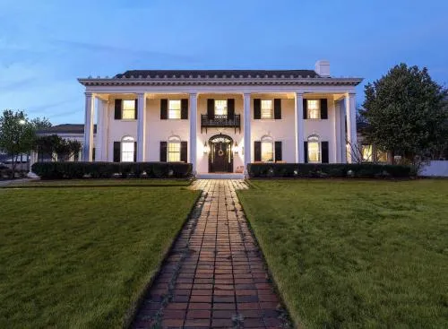 Wood Manor Guest House in Tuscaloosa