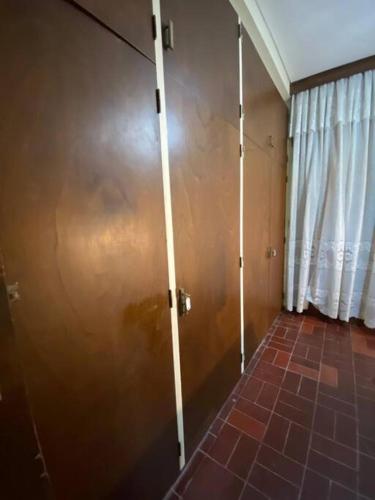 ajar doors in a room with a tile floor at Casa Tupungato con Churrasquera in Tupungato