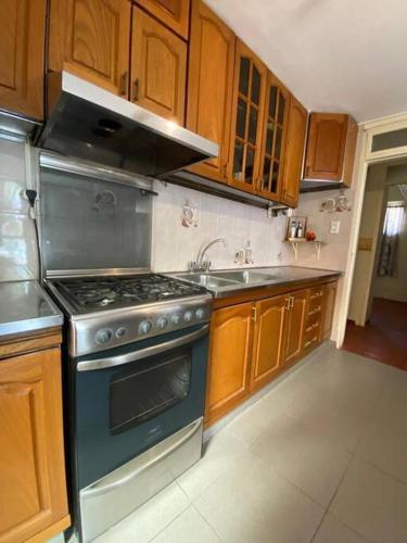 a kitchen with a stove and a sink at Casa Tupungato con Churrasquera in Tupungato