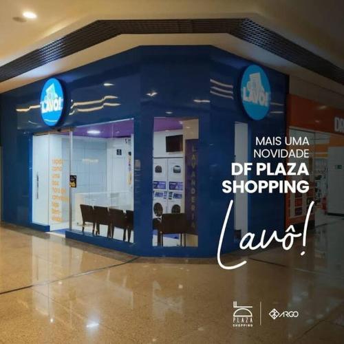 a gas station in a mall with a blue wall at Aconchego dentro do Shopping em Brasília in Brasilia