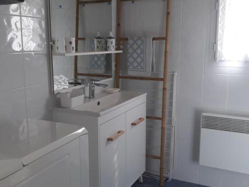a white bathroom with a sink and a mirror at Gîte Eymet, 3 pièces, 4 personnes - FR-1-616-247 in Eymet