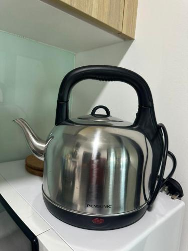 a tea kettle sitting on top of a counter at Meridin Bayvue Sea View Homestay by JP in Masai