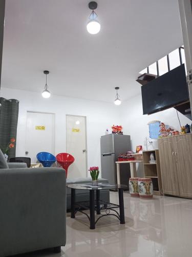 Телевизор и/или развлекательный центр в Cozy Corner - Pagadian Staycation