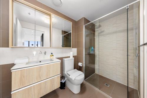 a bathroom with a toilet and a sink and a shower at Convenient Located 1bedroom apartment in St Kilda in Melbourne