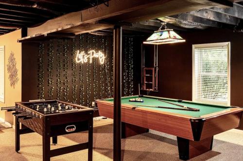 a ping pong table in a room with a billiard at Chalet with Hot Tub near Lake, Pool and Beach in Albrightsville
