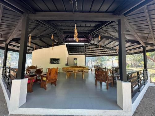 Restaurace v ubytování Magalong Beach Resort