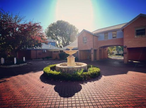 a fountain in the middle of a brick driveway at Belluca Villa, Middleton Beach in Albany