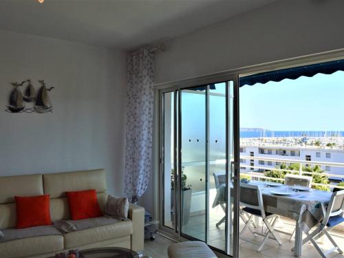 Photo de la galerie de l'établissement Appartement 3 pièces avec piscine et clim à 1 min plage - FR-1-226B-115, à Cavalaire-sur-Mer