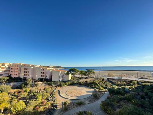 Photo de la galerie de l'établissement Appartement 2 pièces cabine avec parking privé à Sète - FR-1-338-554, à Sète