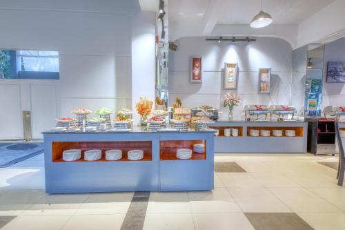 a bakery with a buffet of food on display at Ocean Pearl Hotel Phu Quoc in Phu Quoc