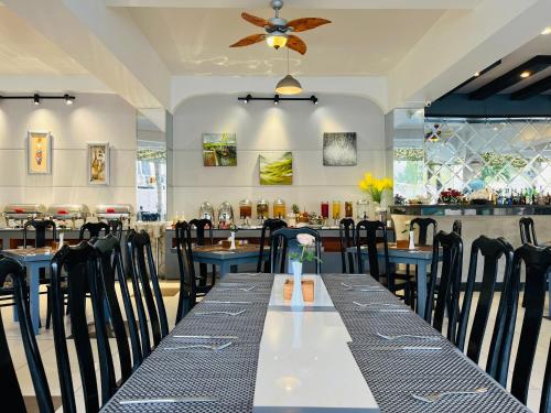 a dining room with a long table and chairs at Ocean Pearl Hotel Phu Quoc in Phu Quoc