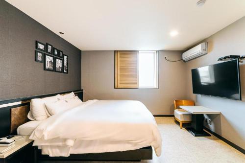 Postel nebo postele na pokoji v ubytování Hotel Ssome Jeongkwan