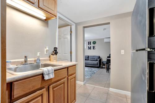 Billede fra billedgalleriet på Serene Downtown Villa i Clarksville