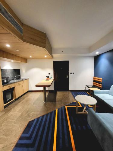 Kuchyň nebo kuchyňský kout v ubytování Holiday Inn Express & Suites Jaipur Gopalpura by IHG