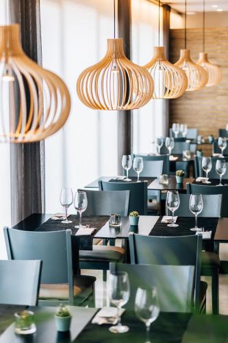 Ein Restaurant oder anderes Speiselokal in der Unterkunft Hotel Costabella 