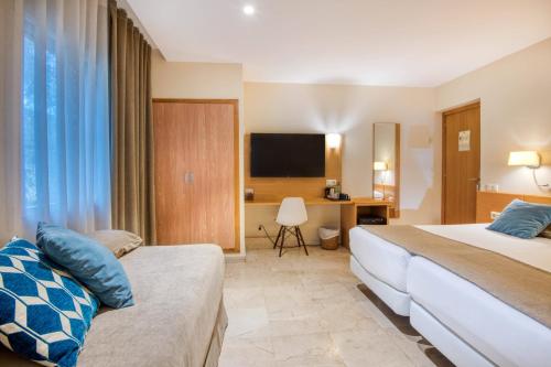Ein Bett oder Betten in einem Zimmer der Unterkunft Hotel Costabella